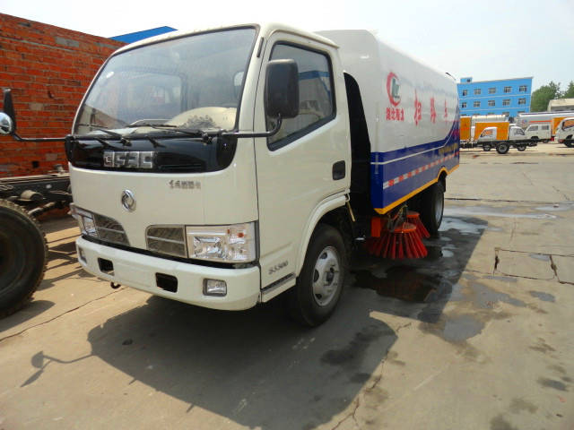  東風福瑞卡道路清掃車（<a href=http://m.essary.cn/saoluche/ target=_blank class=infotextkey>掃路車</a>）