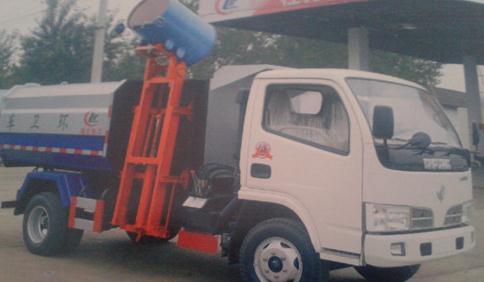 掛桶<a href=http://m.essary.cn/ljc target=_blank class=infotextkey>垃圾車</a>裝卸垃圾桶圖片