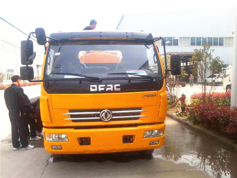 高壓清洗<a href=http://m.essary.cn/xifenche/ target=_blank class=infotextkey>吸糞車</a>正面圖